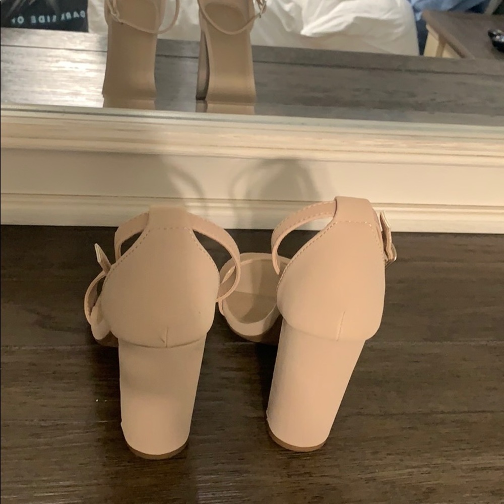 Heels - Picture 3 of 3